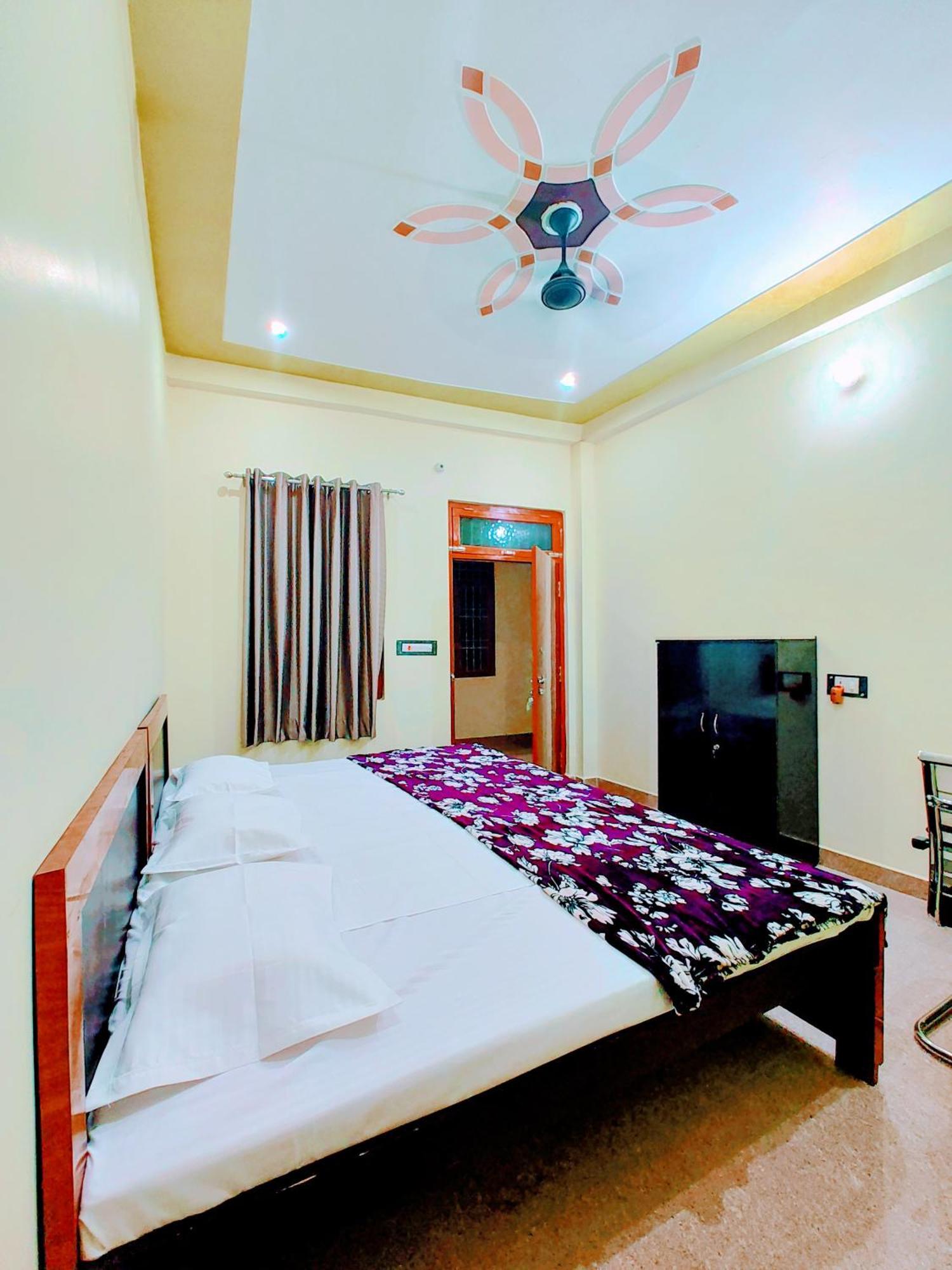 Hotel Raghukul Ayodhya Eksteriør billede